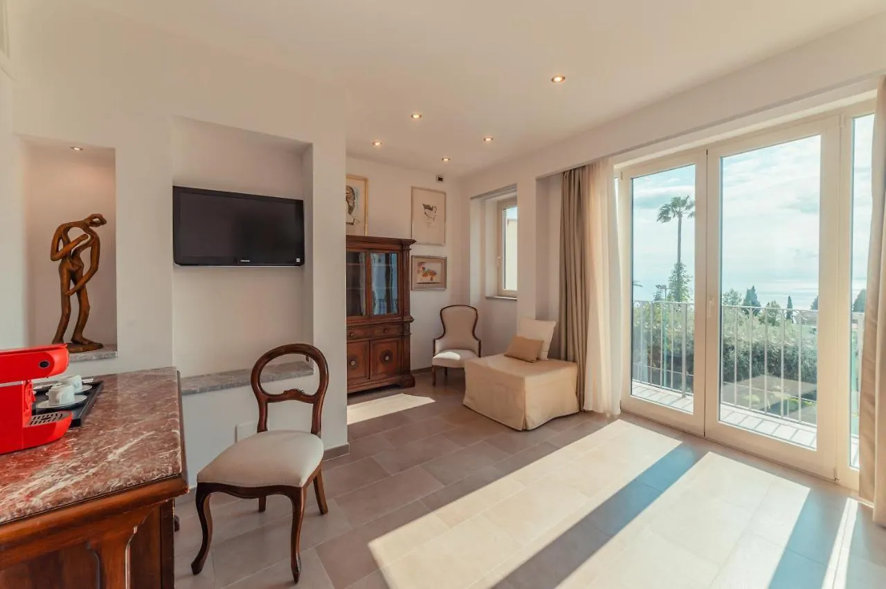 Hotel Villa Paradiso Taormina 4*,  Italy