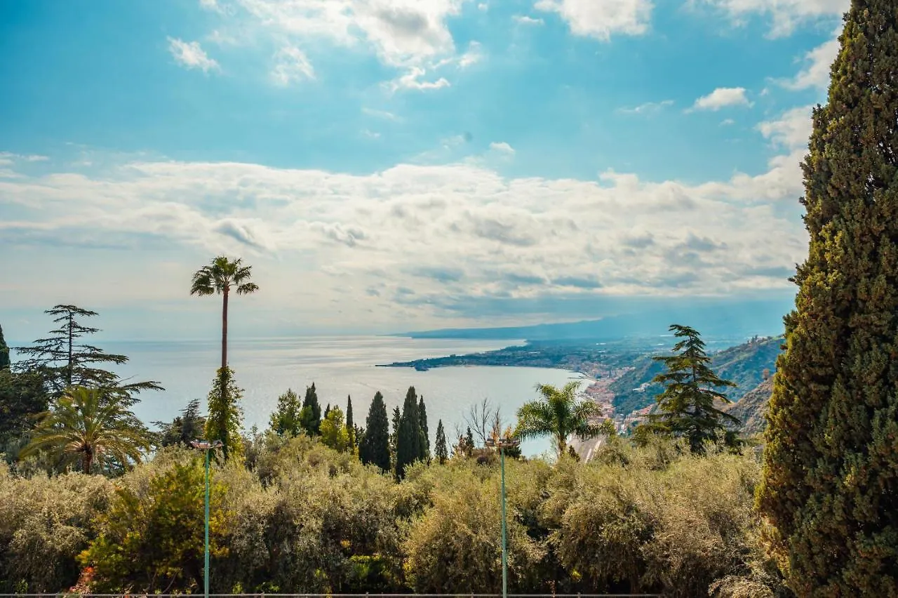 Hotel Villa Paradiso Taormina 4*,  Italy